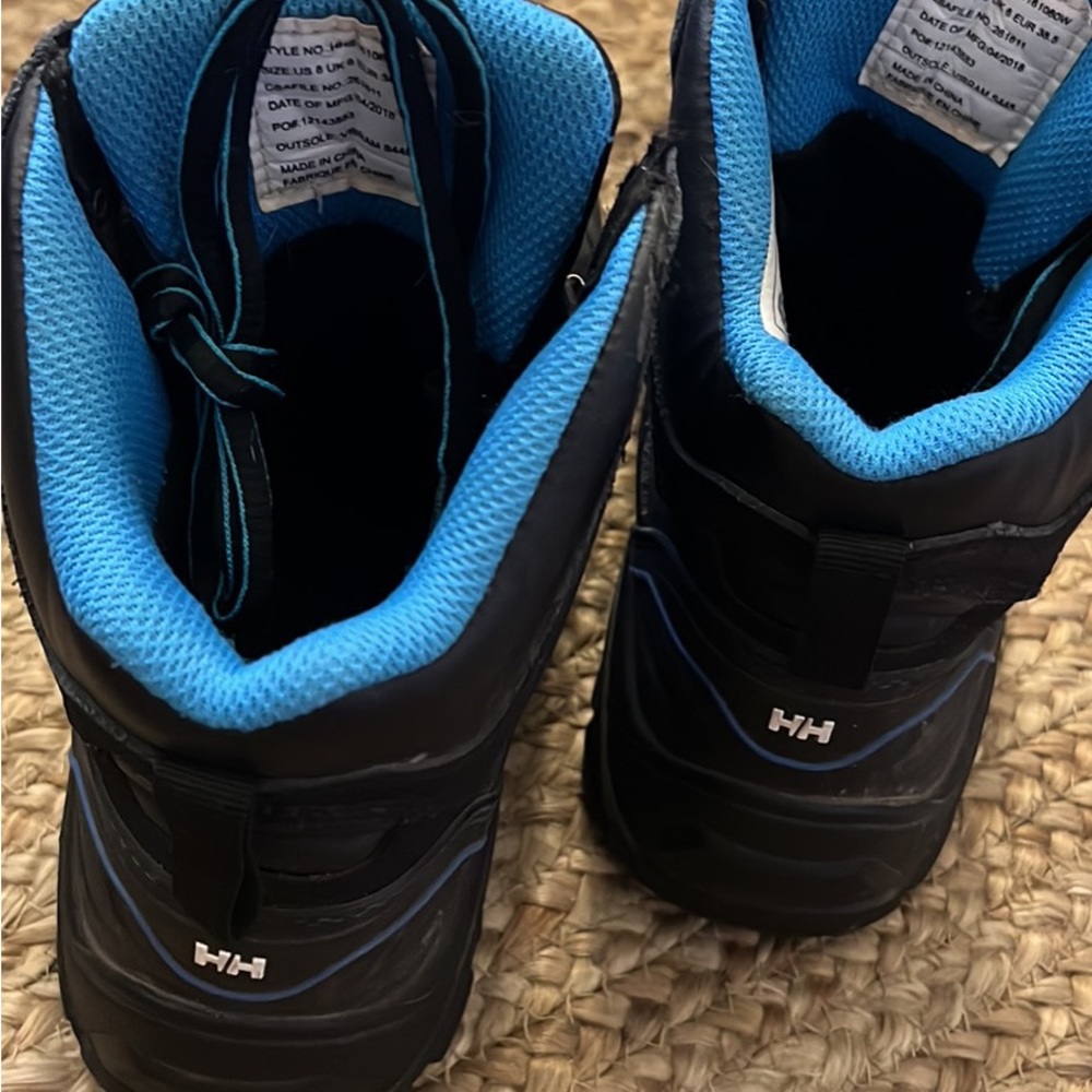 Helly Hansen Black and Blue Workwear Boots - Picture 8 of 8